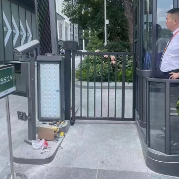 栅栏门